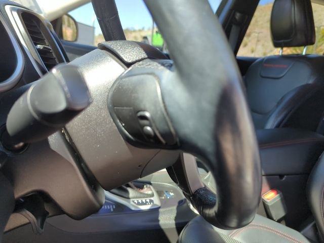 Used 2017 Jeep Cherokee Trailhawk image 15