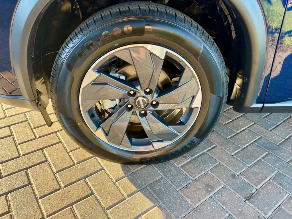 Used 2024 Nissan Rogue SV image 10