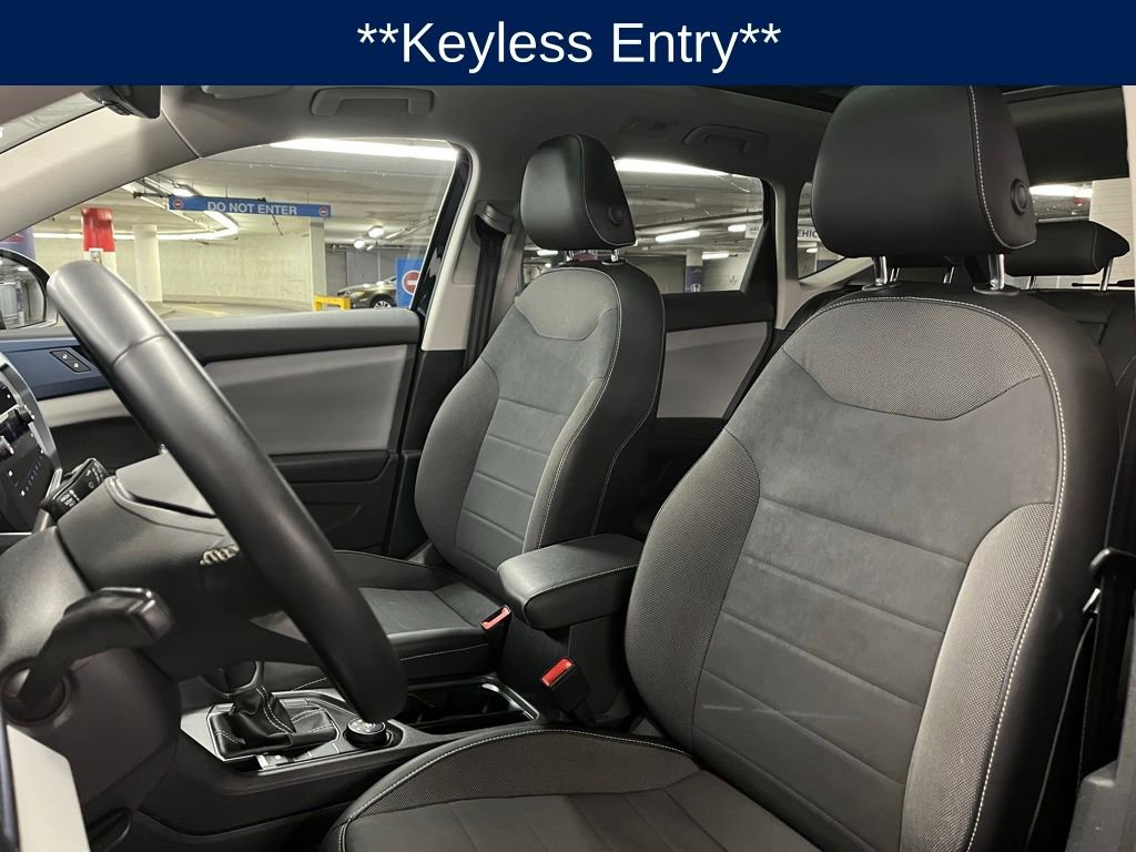 Used 2022 Volkswagen Taos SE w/ Panoramic Sunroof Package image 18