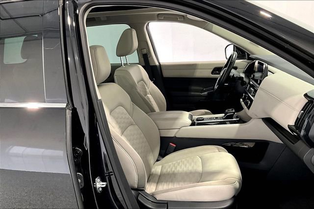 Used 2024 Nissan Pathfinder SV w/ SV Premium Package image 31