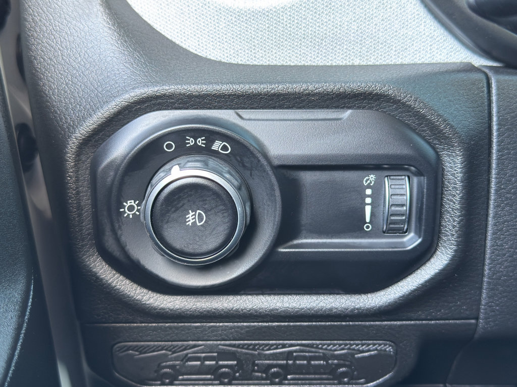 Used 2025 Jeep Wrangler Sport image 12