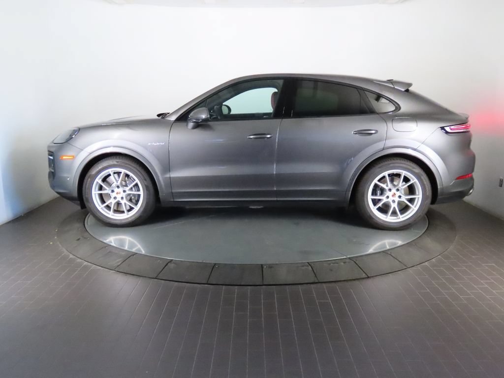 Certified 2026 Porsche Cayenne E-Hybrid Coupe AWD/4WD image 2