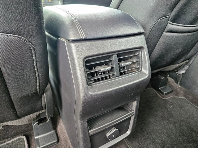 Used 2019 Ford Edge SE FWD image 16