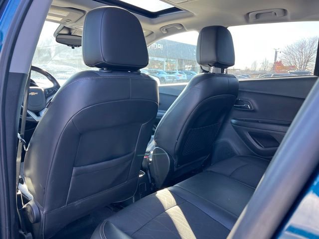 Used 2019 Chevrolet Trax LT w/ Sun & Sound Package image 11