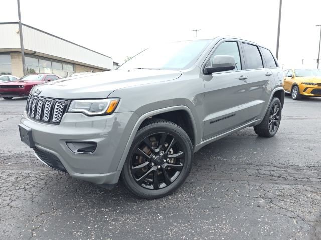 Used 2020 Jeep Grand Cherokee Altitude AWD/4WD image 2