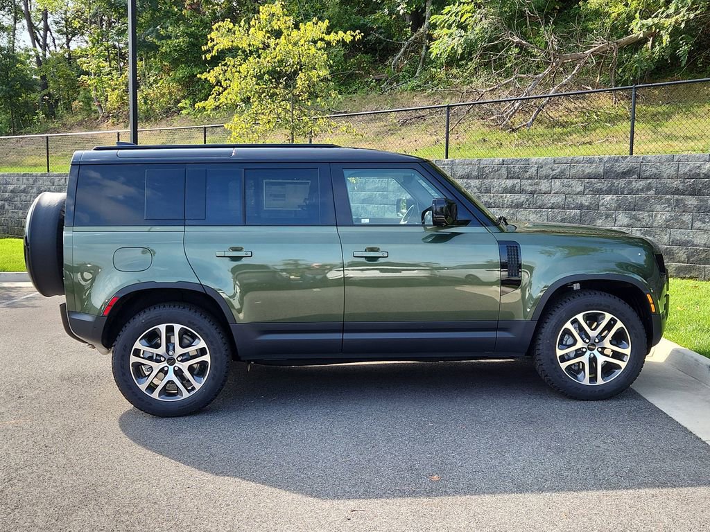 Used 2026 Land Rover Defender 110 S image 11