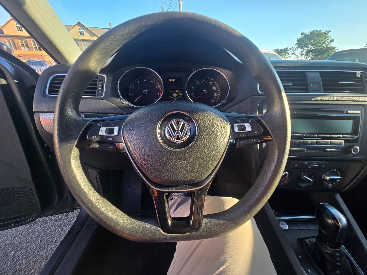 Used 2015 Volkswagen Jetta SE FWD image 38