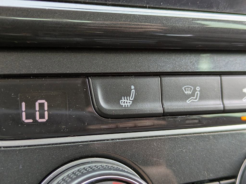 Used 2019 Volkswagen e-Golf SE image 22