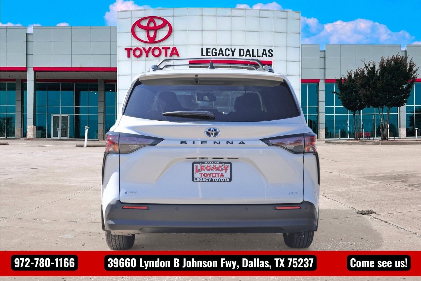New 2026 Toyota Sienna XLE FWD image 9