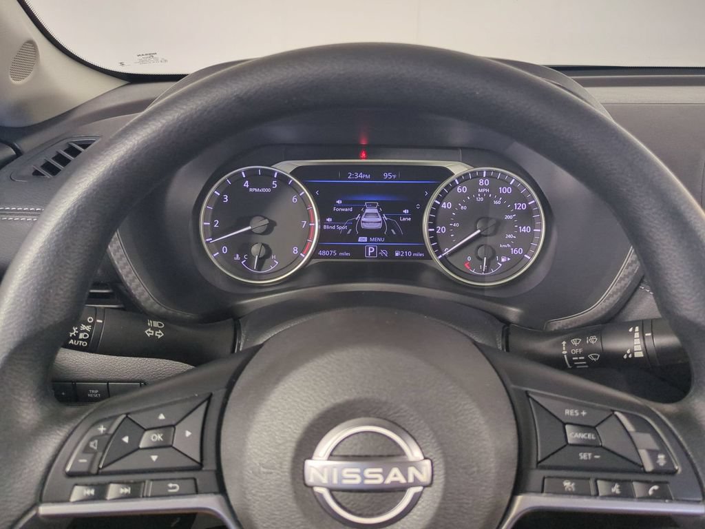 Used 2025 Nissan Sentra SV FWD image 30