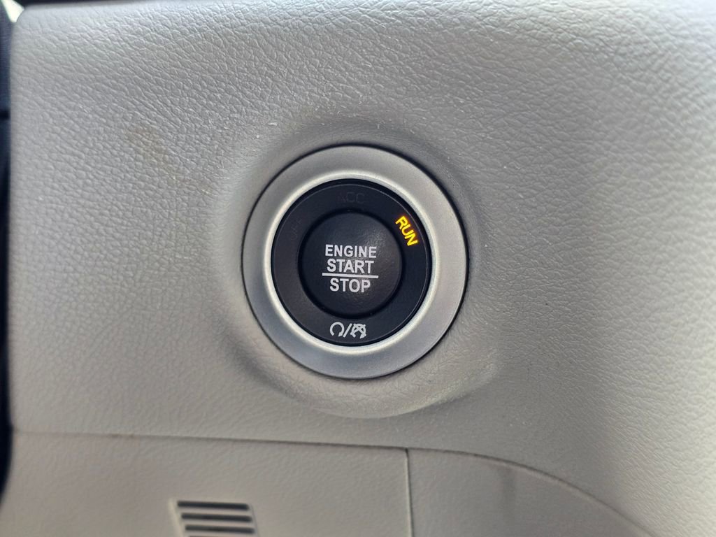 Used 2023 Chrysler Voyager LX image 38