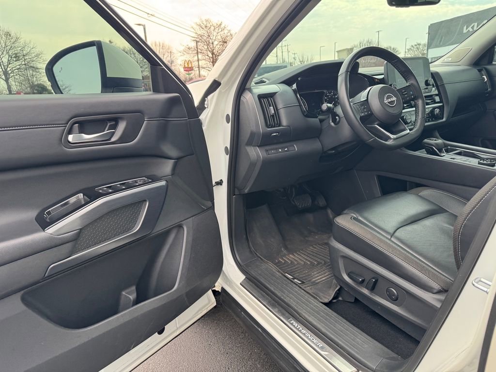Used 2023 Nissan Pathfinder SL w/ SL Premium Package image 15