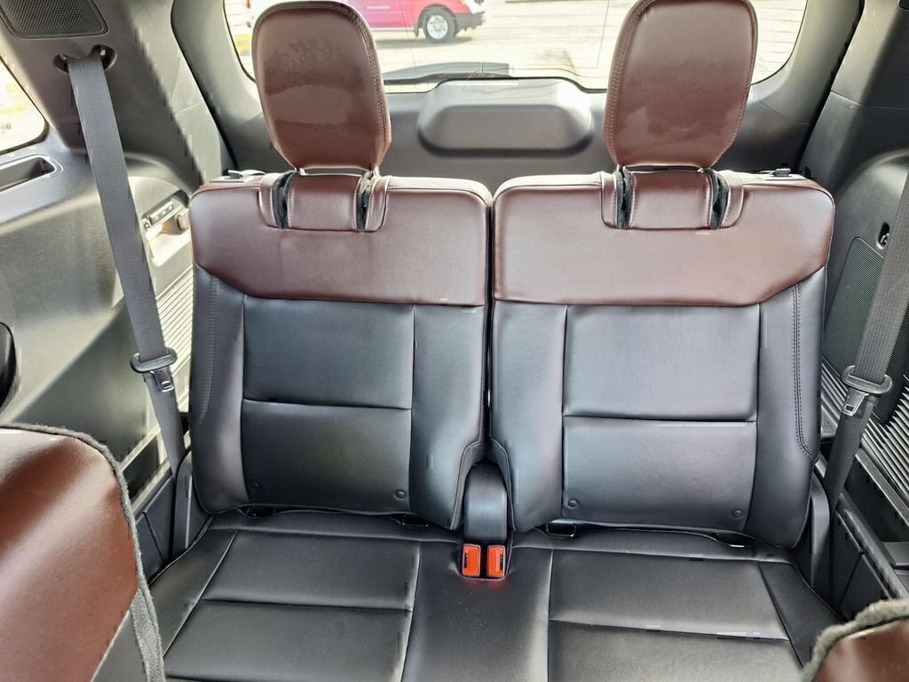 Used 2022 Ford Explorer Platinum w/ Equipment Group 601A RWD image 26