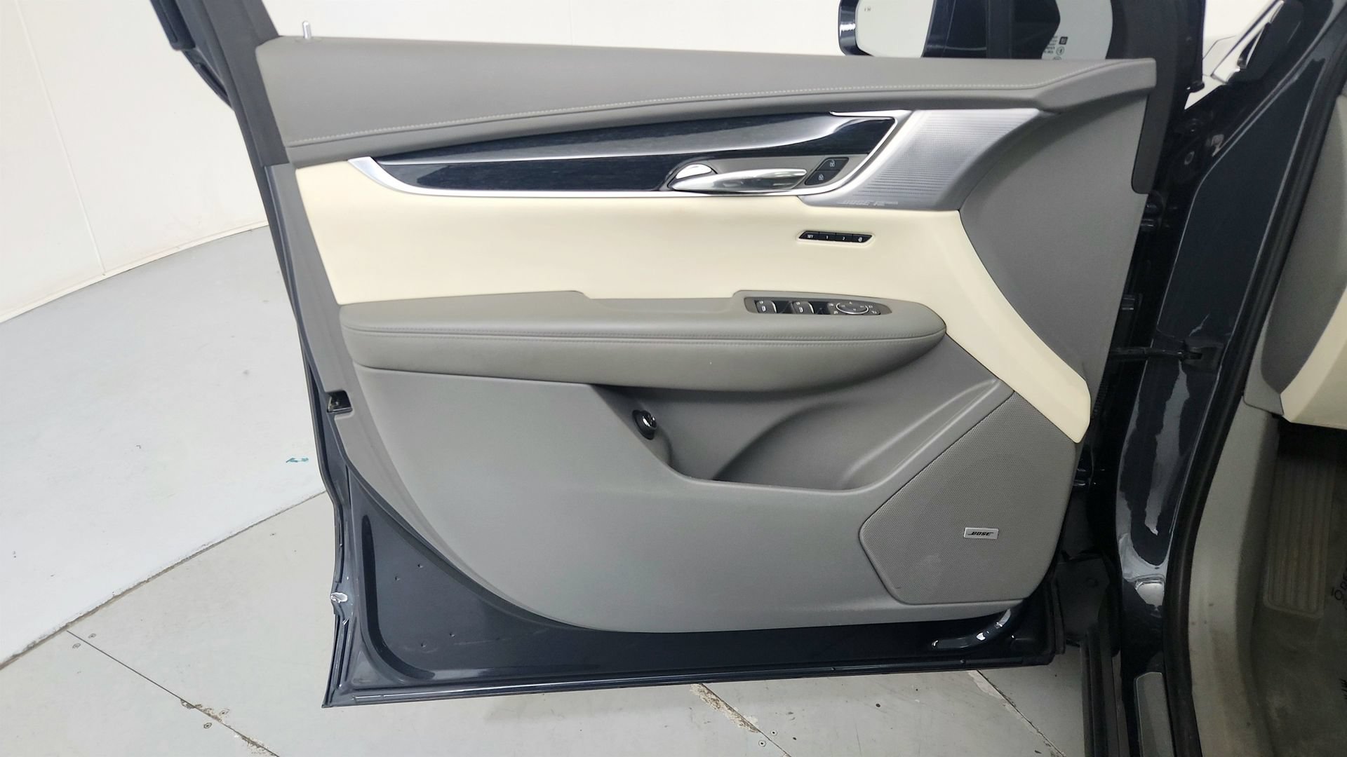 Certified 2023 Cadillac XT6 Premium Luxury w/ LPO, Floor Liner Package AWD/4WD image 16