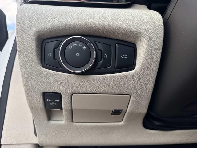 Used 2018 Lincoln Continental Select w/ Continental Climate Package FWD image 21