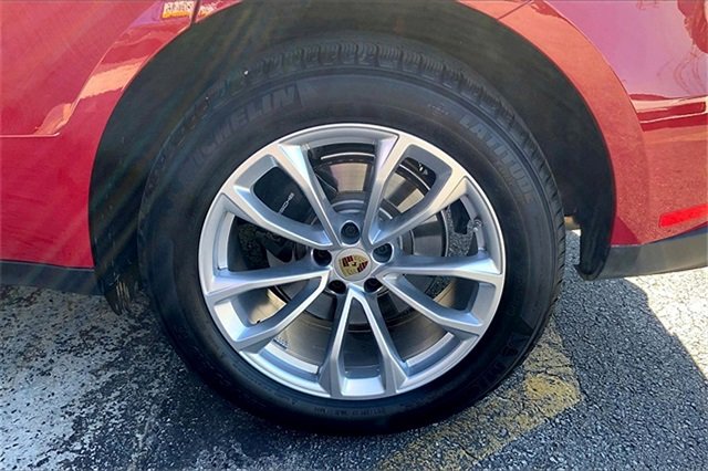 Used 2025 Porsche Macan image 16