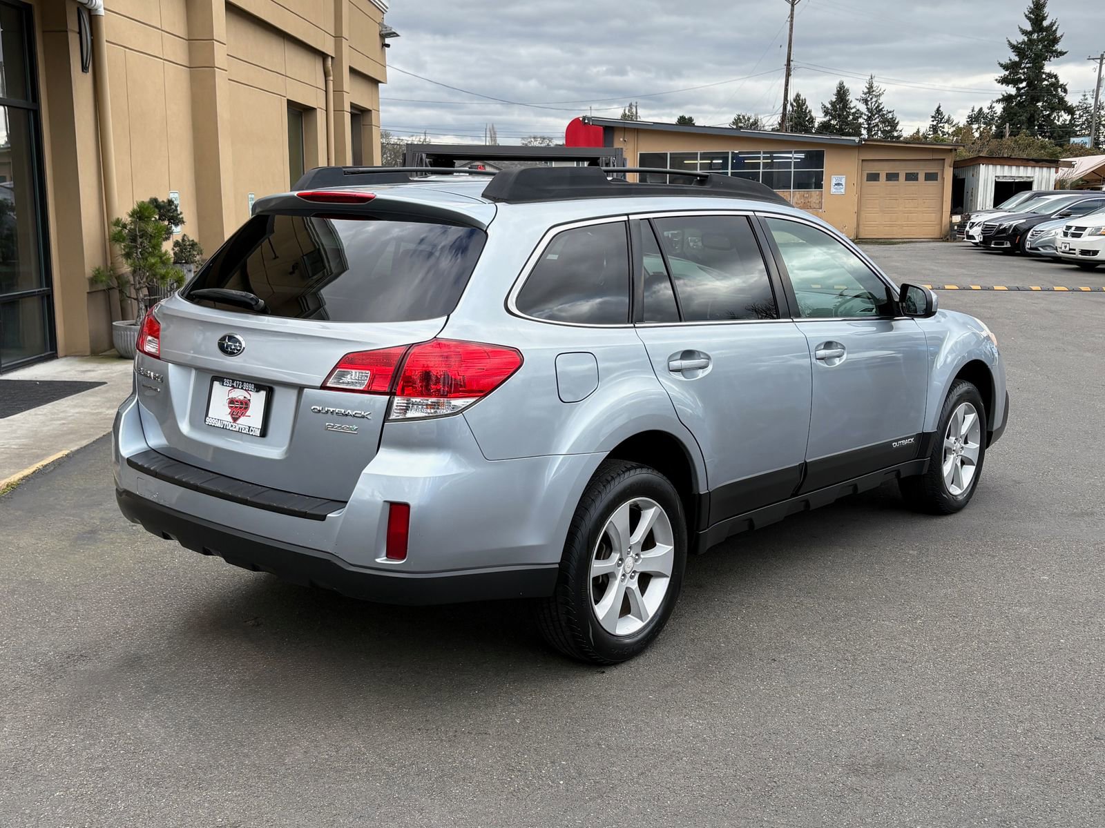 Used 2013 Subaru Outback 2.5i Premium w/ All-Weather Pkg AWD/4WD image 7