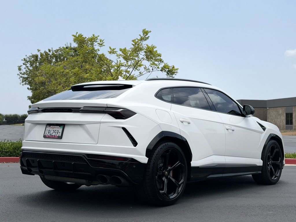 Used 2021 Lamborghini Urus AWD/4WD image 11