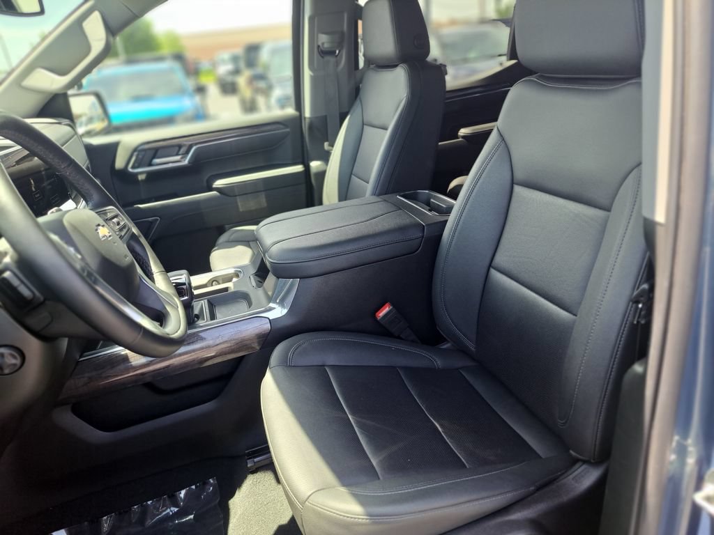Used 2024 Chevrolet Silverado 1500 LTZ AWD/4WD image 24