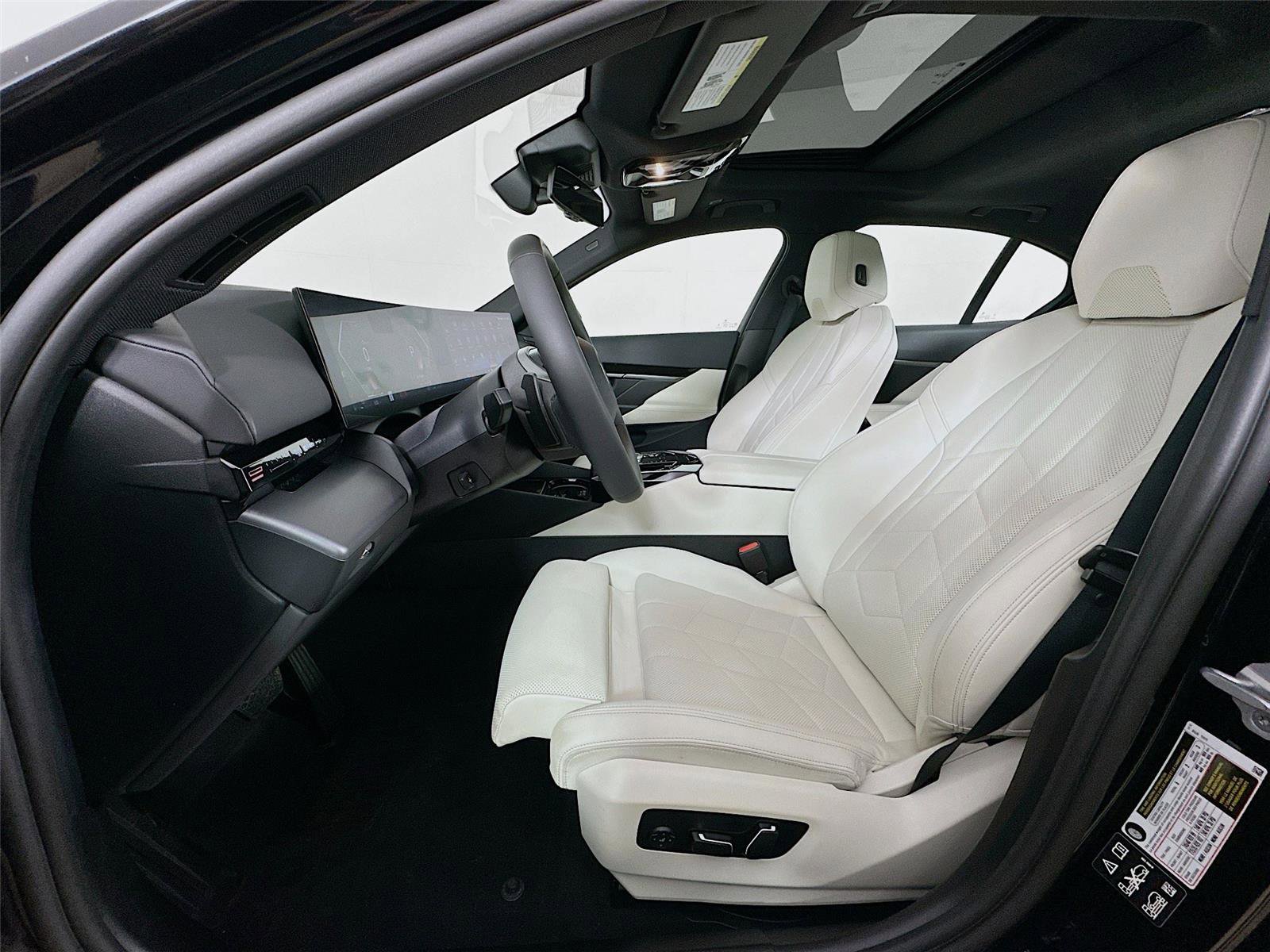 Used 2025 BMW 530i xDrive w/ Premium Package image 22