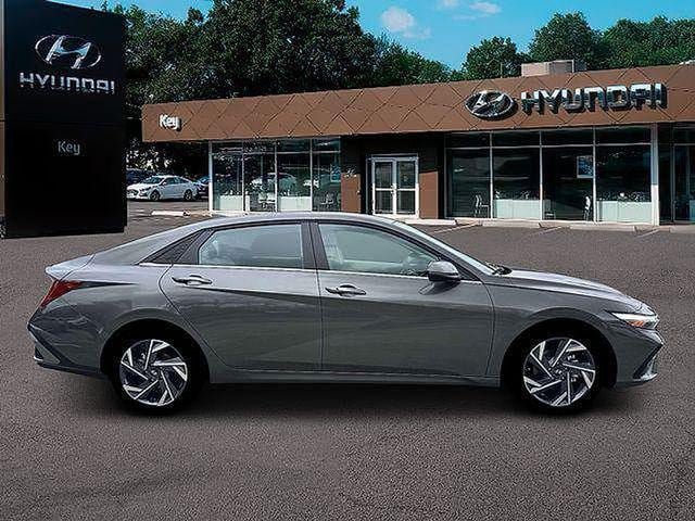 New 2026 Hyundai Elantra Limited FWD image 11