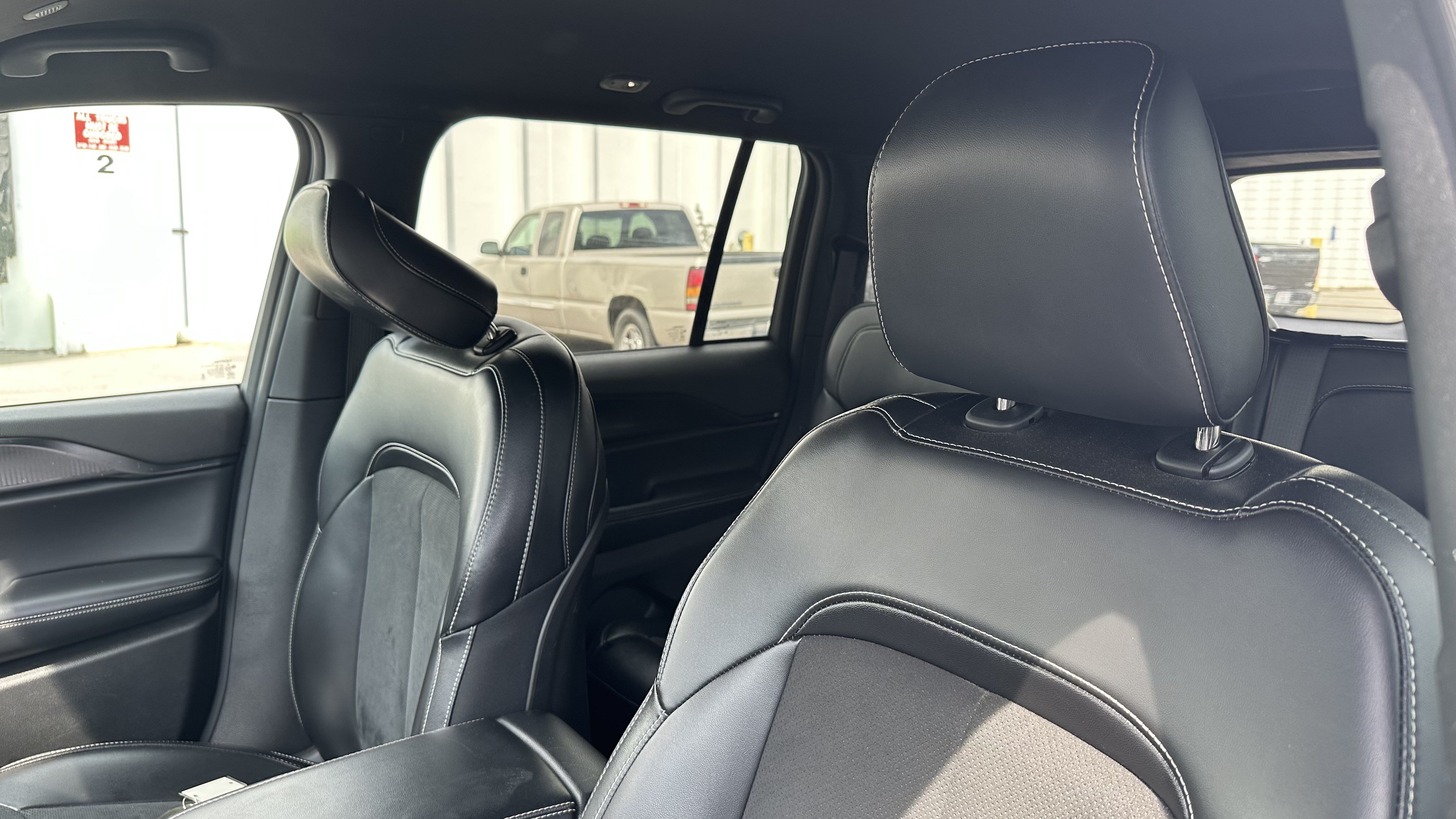 Used 2025 Jeep Grand Cherokee Altitude AWD/4WD image 18