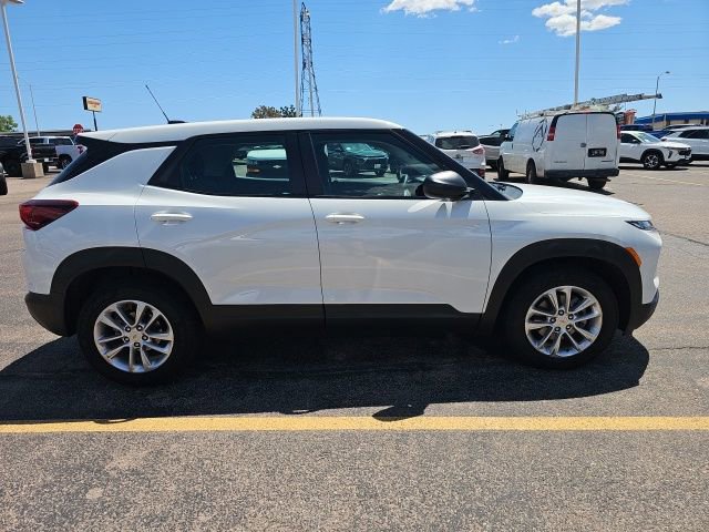Used 2024 Chevrolet TrailBlazer LS FWD image 2