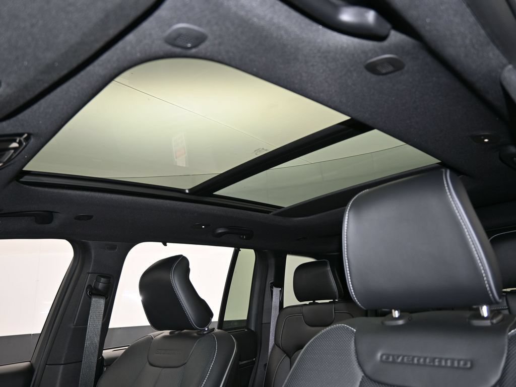 Used 2024 Jeep Grand Cherokee Overland w/ Luxury Tech Group IV AWD/4WD image 11