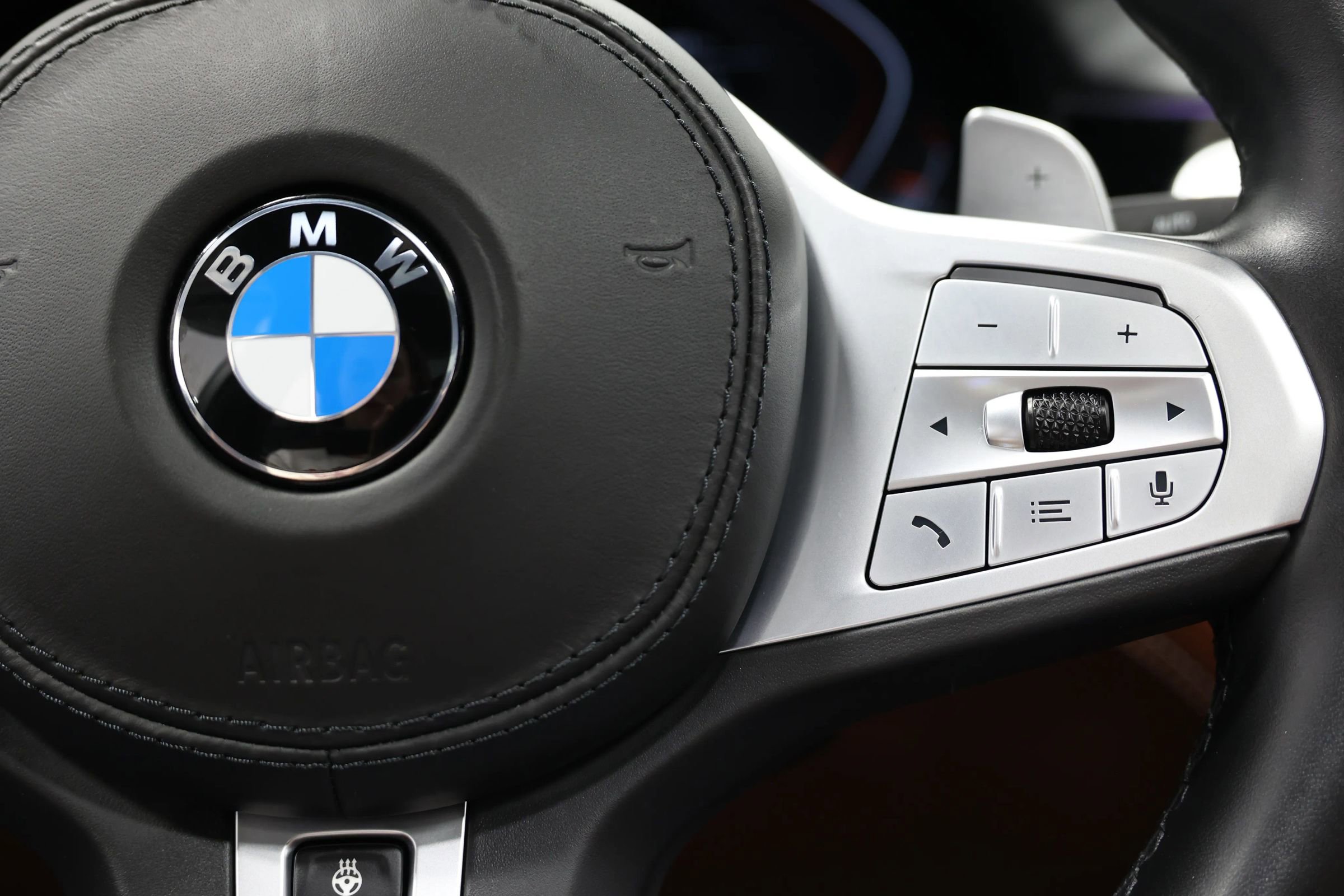 Used 2022 BMW M760i xDrive w/ Luxury Rear Seating Package image 23