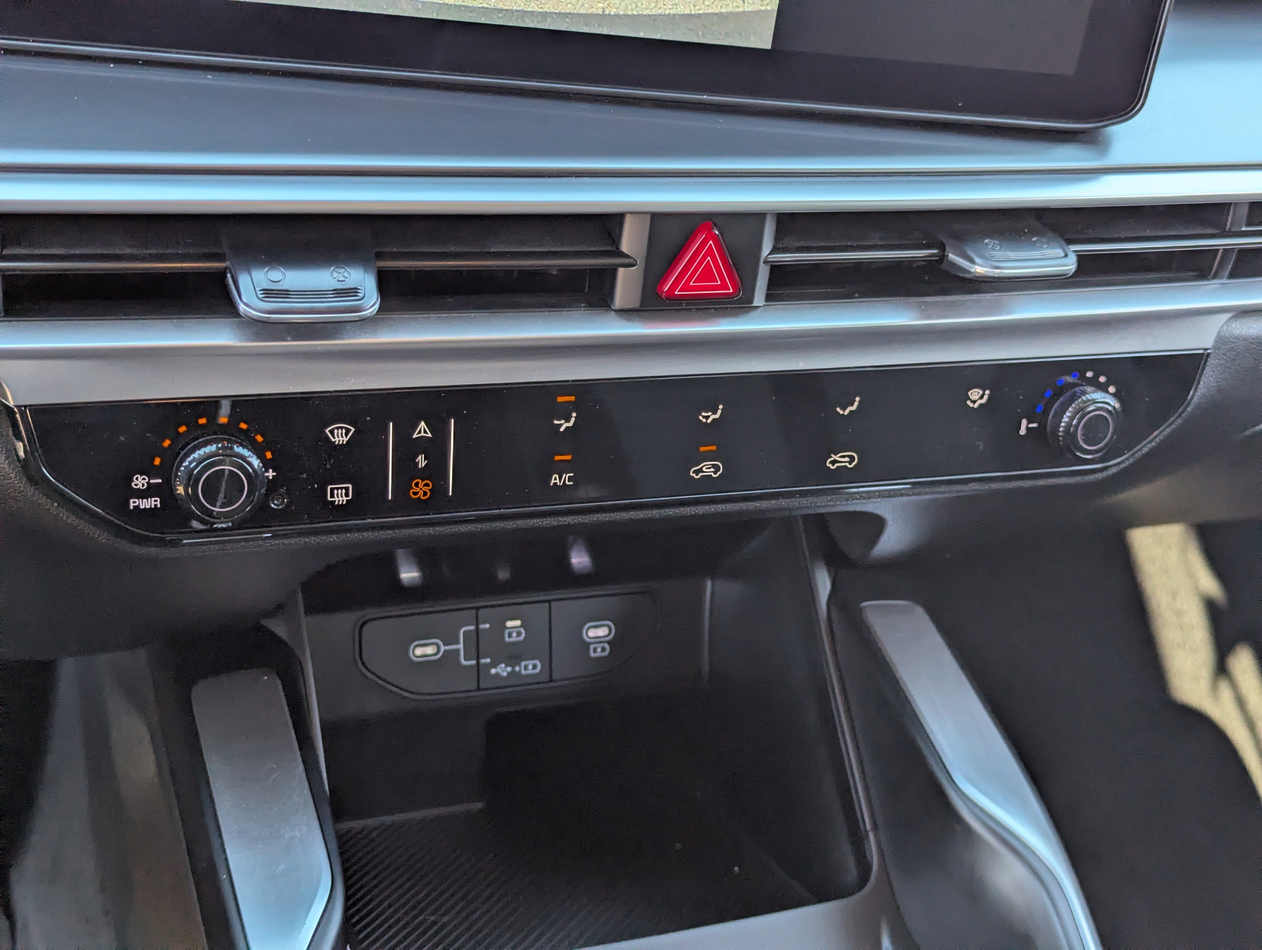 Certified 2025 Kia Sorento LX image 26