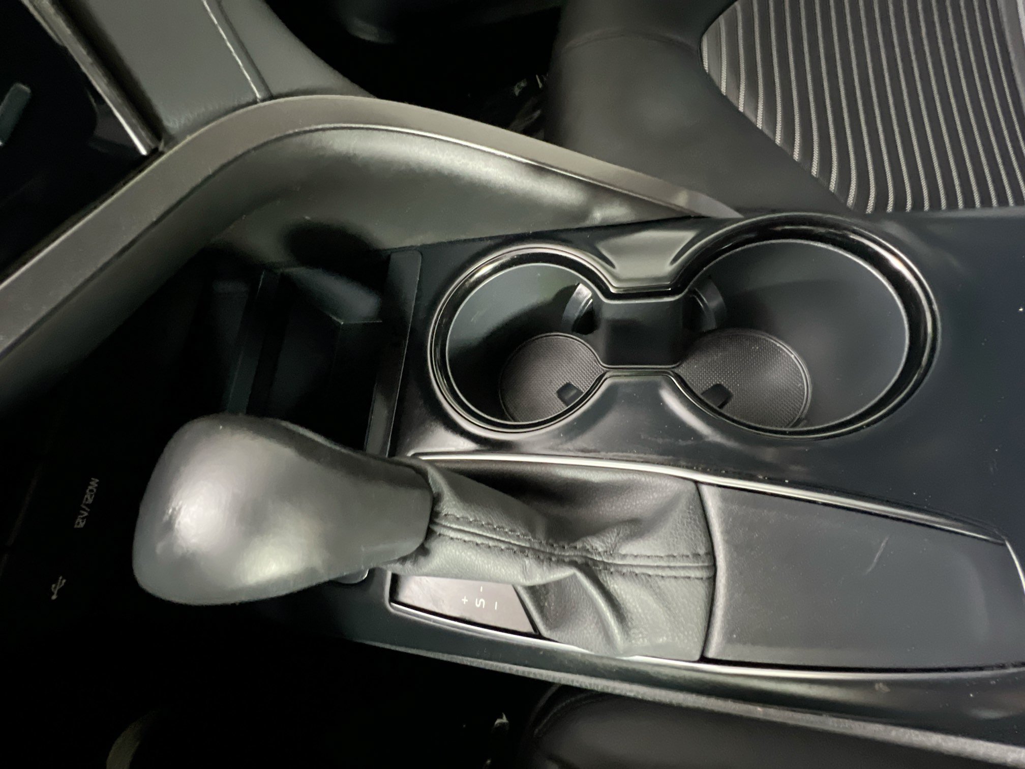 Used 2020 Toyota Camry SE FWD image 24
