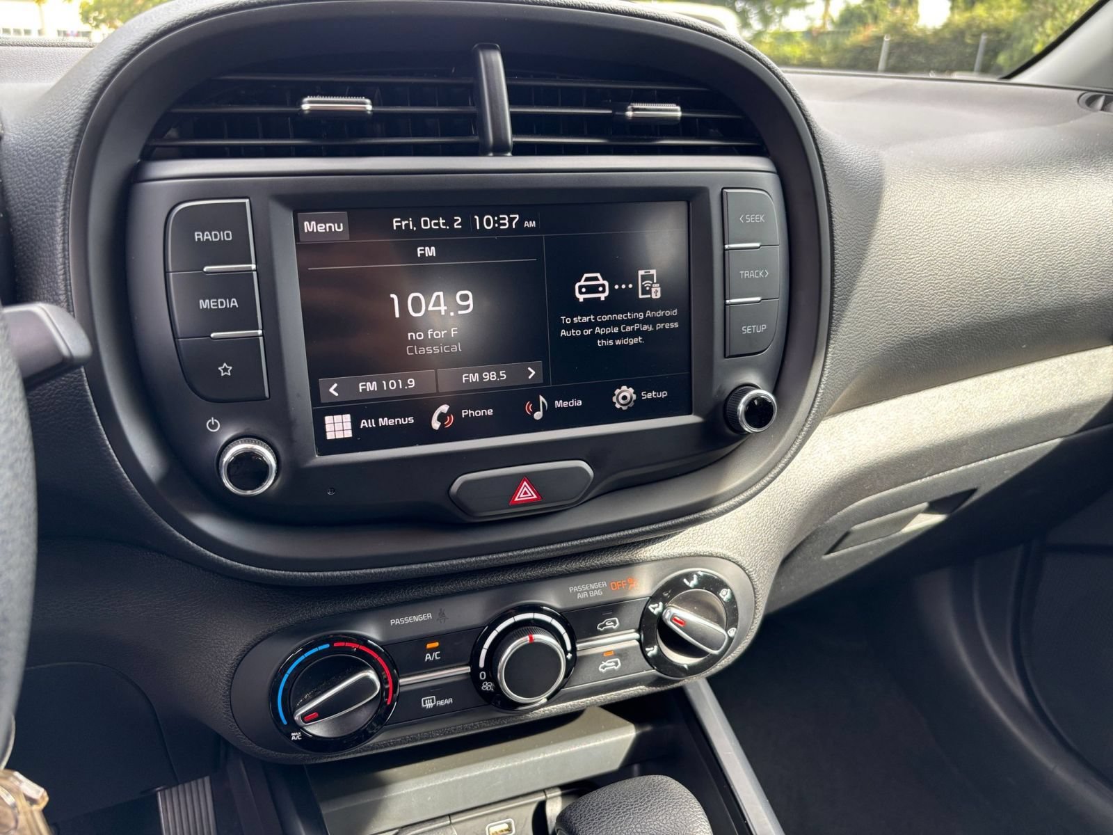 Used 2025 Kia Soul LX w/ LX Technology Package FWD image 16