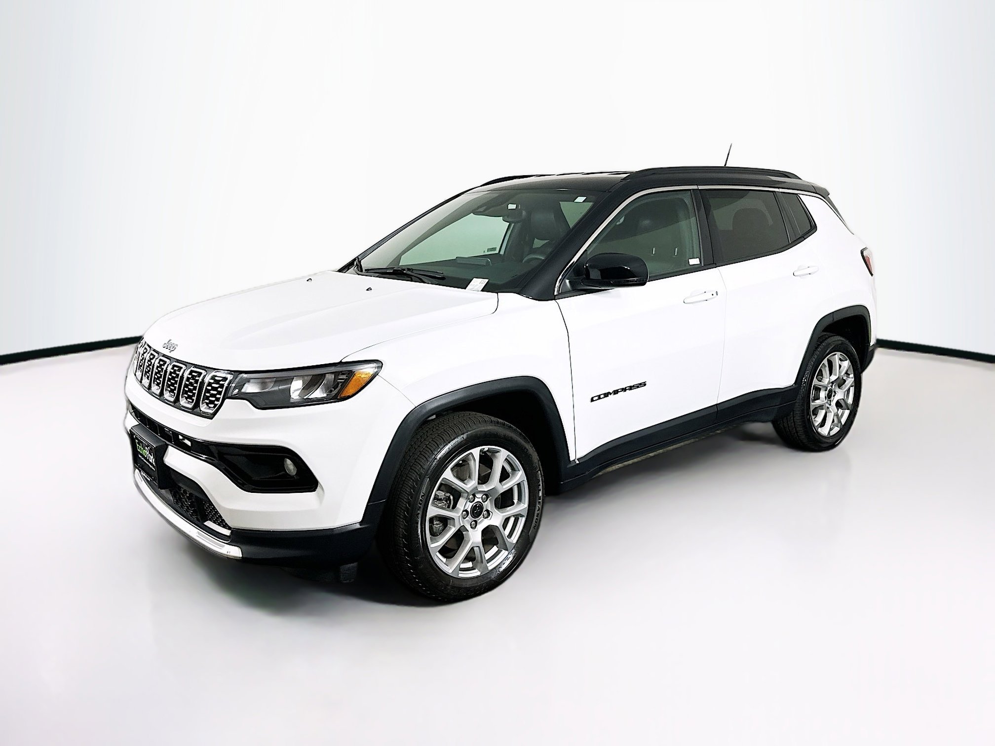 Used 2025 Jeep Compass Limited image 3