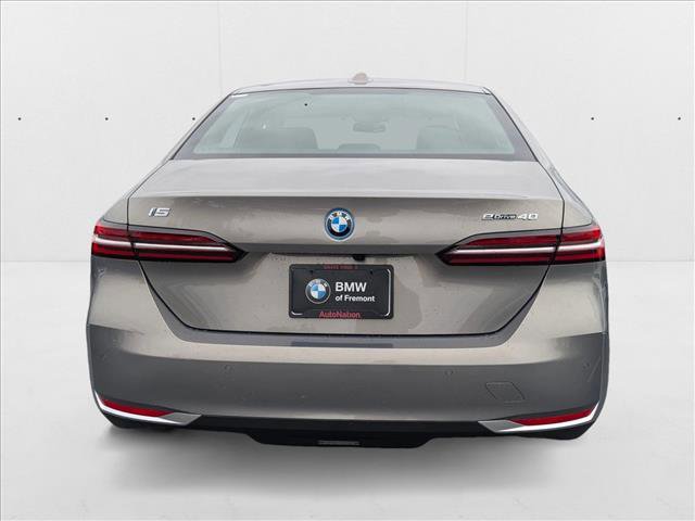 Used 2025 BMW i5 eDrive40i w/ Premium Package image 7