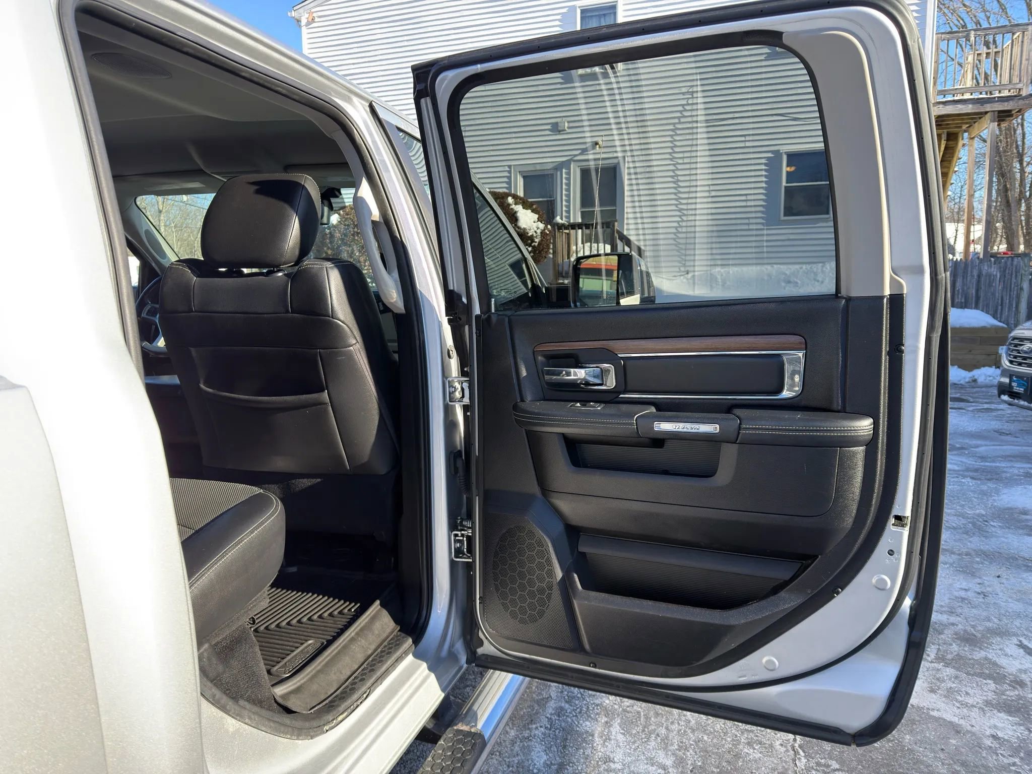 Used 2014 RAM 1500 Laramie image 16