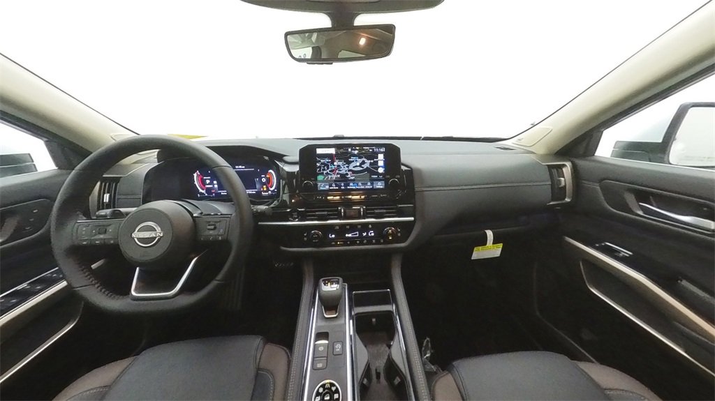 New 2025 Nissan Pathfinder Platinum w/ Cargo Package image 31