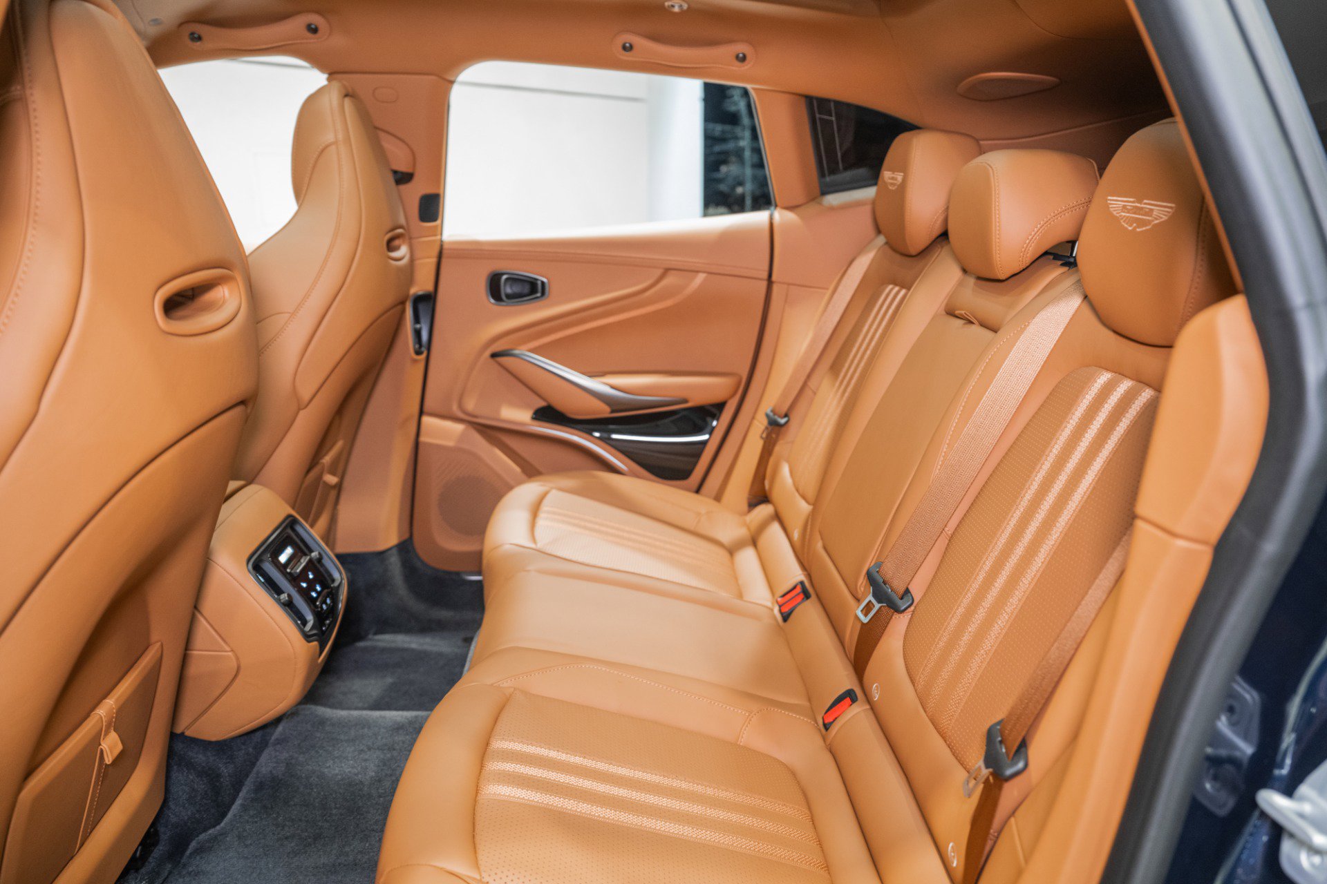 New 2026 Aston Martin DBX 707 image 14