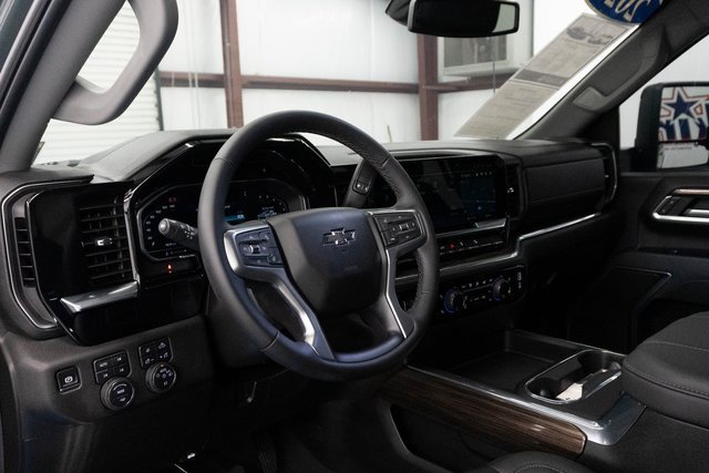 Used 2025 Chevrolet Silverado 2500 LT w/ Trail Boss Package image 2