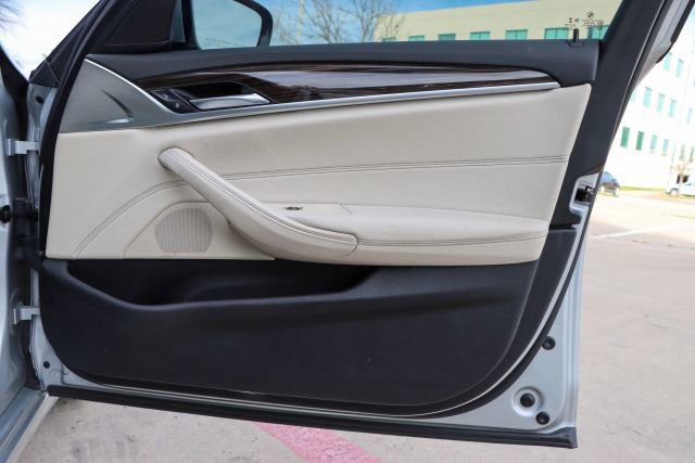 Used 2017 BMW 540i xDrive image 10