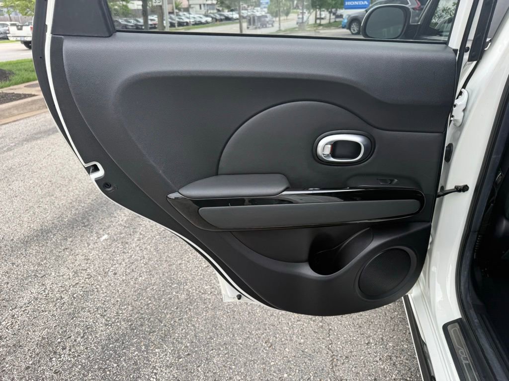 Used 2016 Kia Soul + w/ Soulful Package FWD image 31