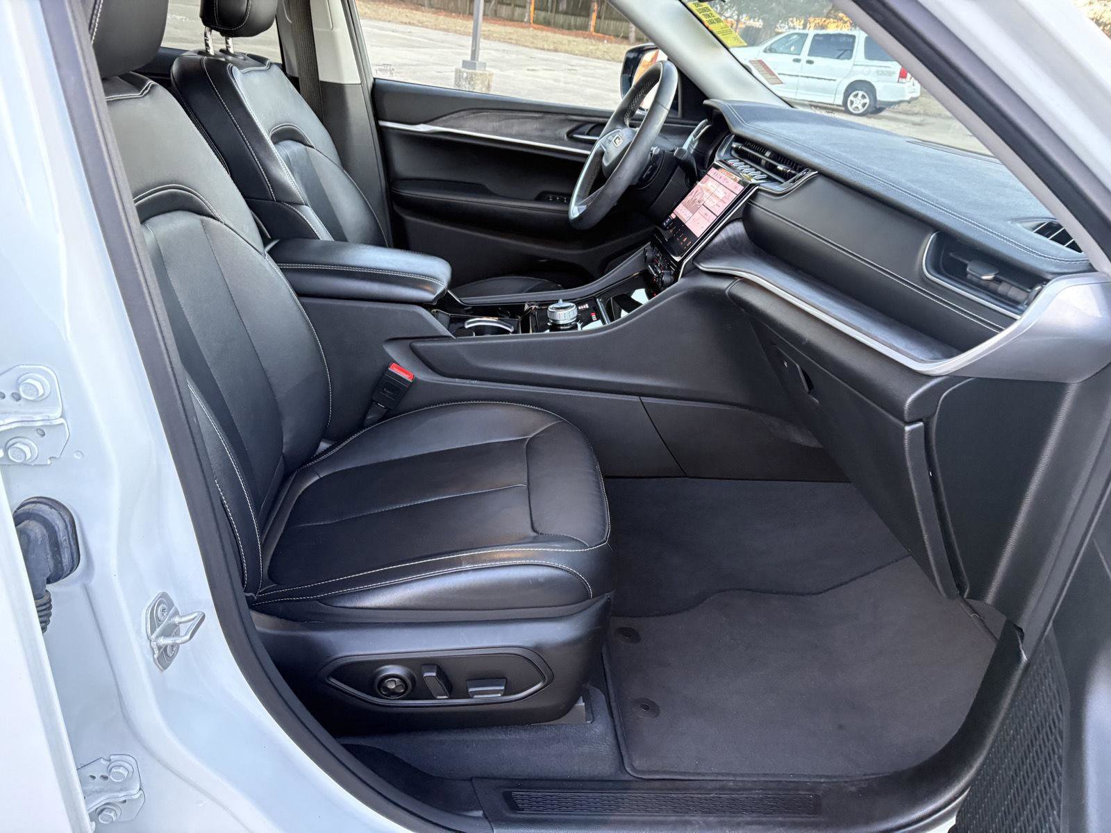 Used 2023 Jeep Grand Cherokee L Limited image 22