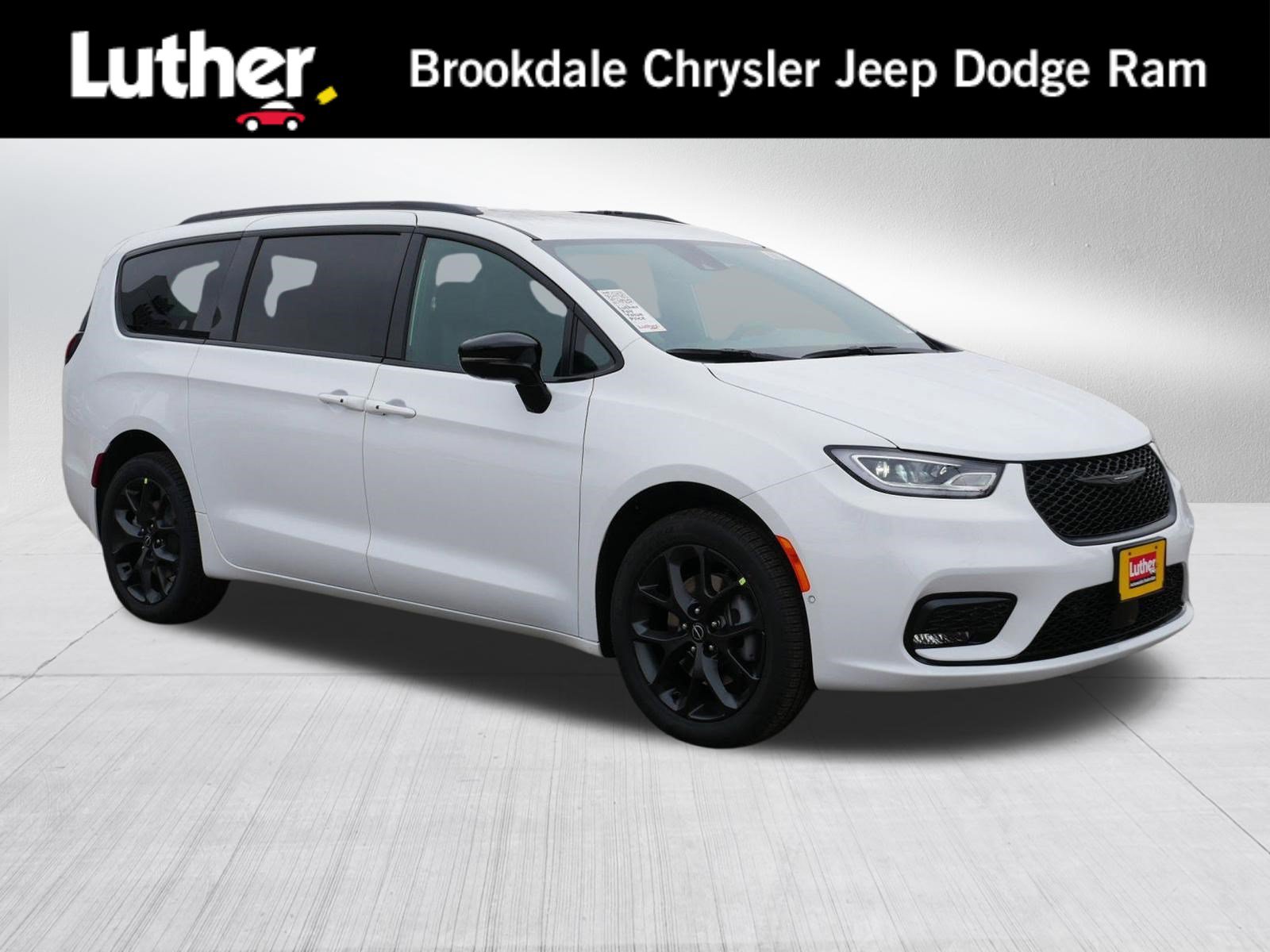 New 2026 Chrysler Pacifica Select