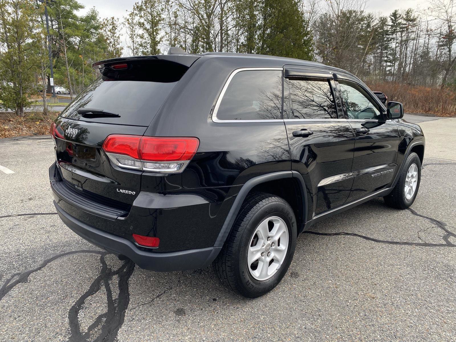 Used 2017 Jeep Grand Cherokee Laredo image 7