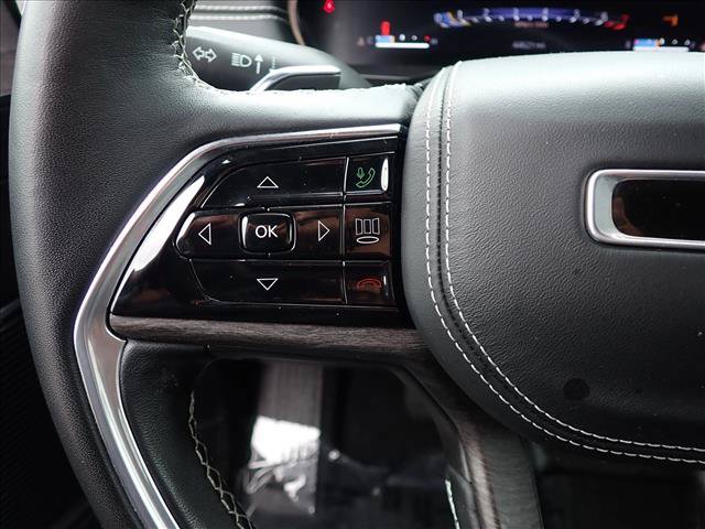 Used 2022 Jeep Grand Cherokee L Overland w/ Luxury Tech Group IV AWD/4WD image 16