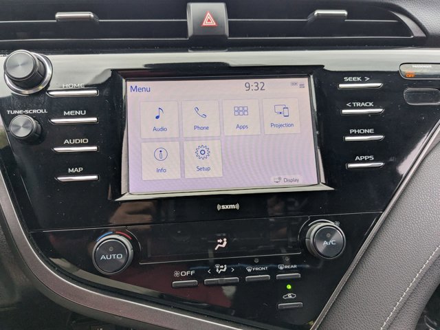 Used 2020 Toyota Camry SE image 8