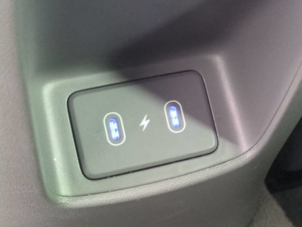 Used 2025 Hyundai Elantra Sport FWD image 15