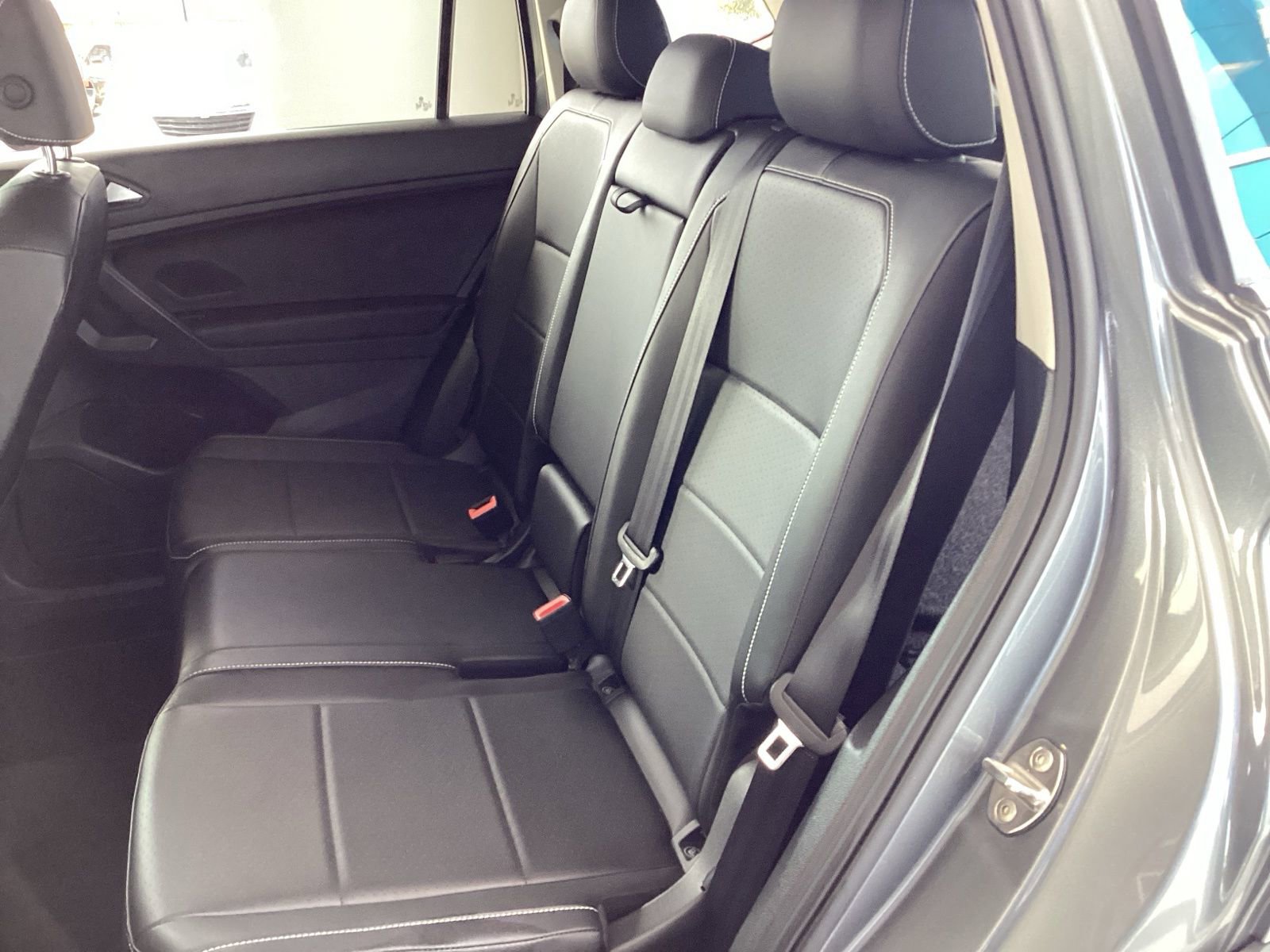 Used 2021 Volkswagen Tiguan SE image 13