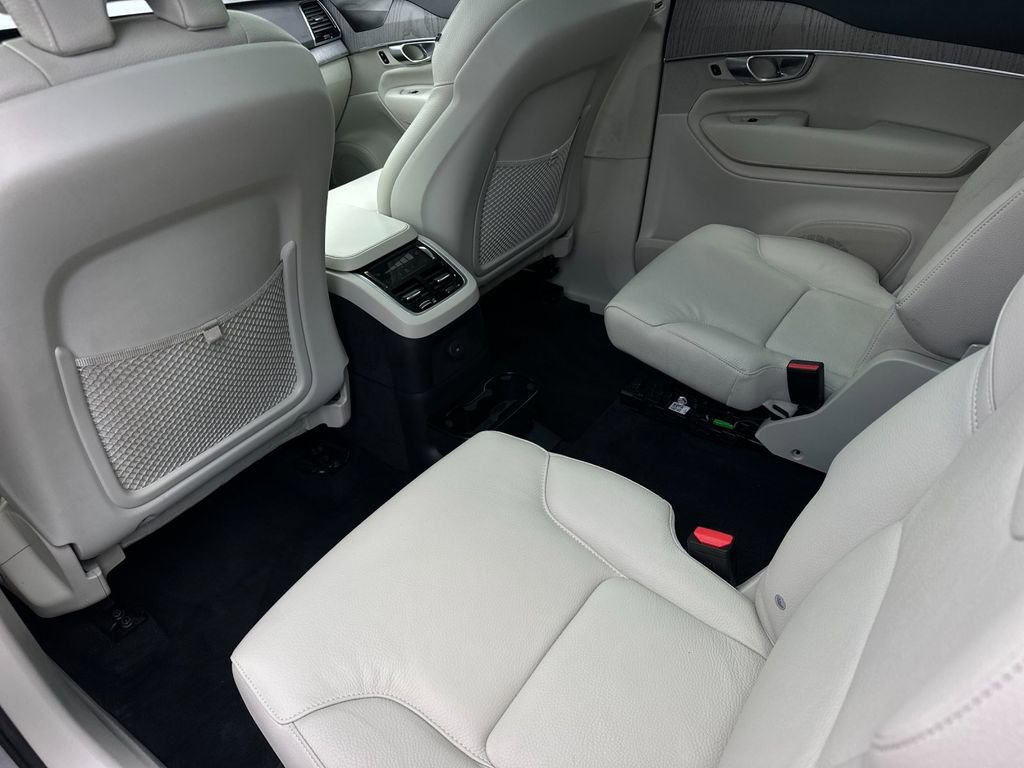Certified 2024 Volvo XC90 T8 Plus AWD/4WD image 11