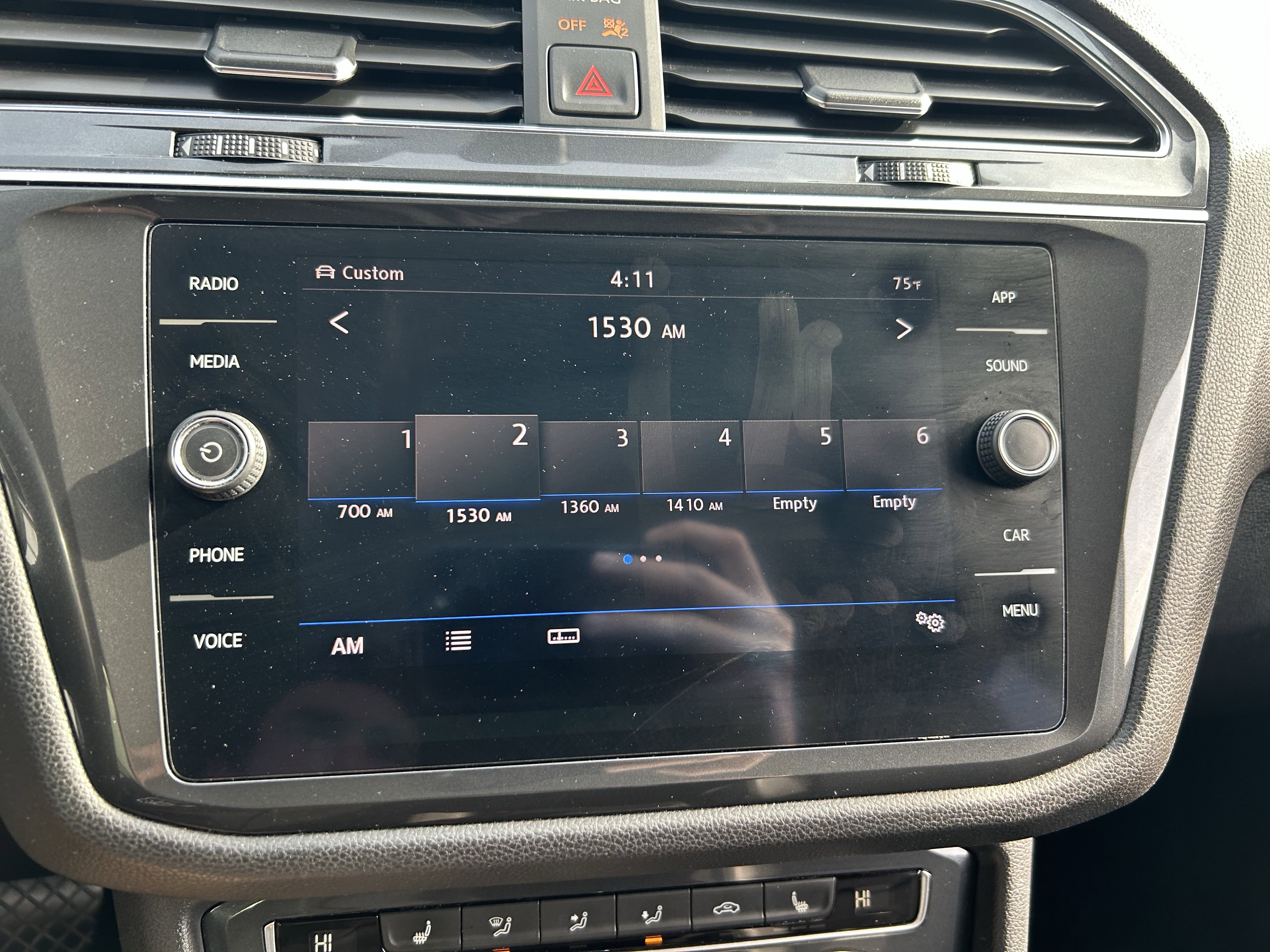 Used 2019 Volkswagen Tiguan SE w/ Panoramic Sunroof Package image 12