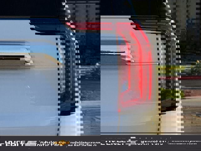 Used 2022 GMC Yukon SLT w/ SLT Premium Package image 8